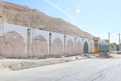 اجرای طرح جداره‌سازی ورودی شهر لار با هدف زیباسازی و هماهنگی با بافت تاریخی