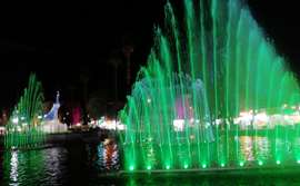 آب‌نمای میدان علم و فناوری شهر لار قد کشید